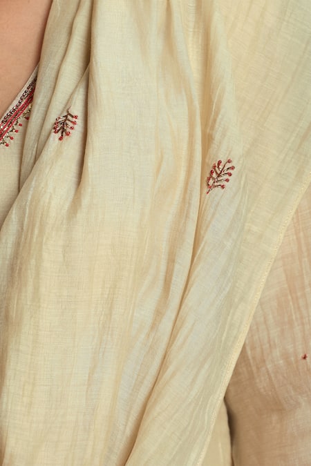 Weaver Story Ivory Chanderi, Cotton Satin Sequins, Embroidery V-neck Kurta Set at Aza Fashions Weaver Story_Ivory Chanderi, Cotton Satin Sequins, Embroidery V-neck Kurta Set _at_Aza_Fashions