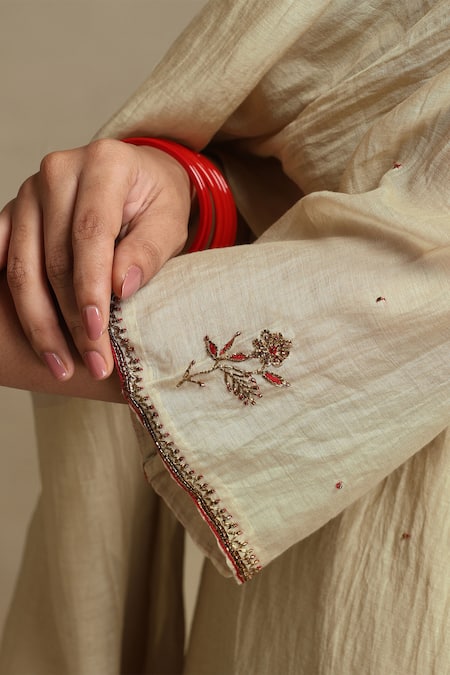 Shop Weaver Story Ivory Chanderi, Cotton Satin Sequins, Embroidery V-neck Kurta Set Shop_Weaver Story_Ivory Chanderi, Cotton Satin Sequins, Embroidery V-neck Kurta Set