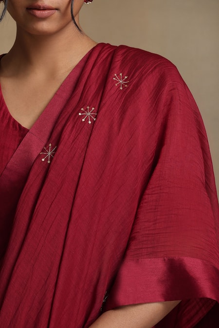 Buy Weaver Story Red Chanderi Sequins, Embroidery Round Neck Snowflake Saree Set Online at Aza Fashions Buy_Weaver Story_Red Chanderi Sequins, Embroidery Round Neck Snowflake Saree Set _Online_at_Aza_Fashions