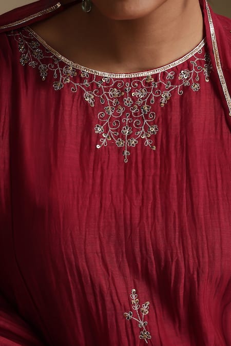 Buy Weaver Story Red Chanderi, Cotton Satin Sequins, Embroidery, Gota Patti Floral Kurta Set Buy_Weaver Story_Red Chanderi, Cotton Satin Sequins, Embroidery, Gota Patti Floral Kurta Set