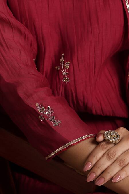 Shop Weaver Story Red Chanderi, Cotton Satin Sequins, Embroidery, Gota Patti Floral Kurta Set Shop_Weaver Story_Red Chanderi, Cotton Satin Sequins, Embroidery, Gota Patti Floral Kurta Set