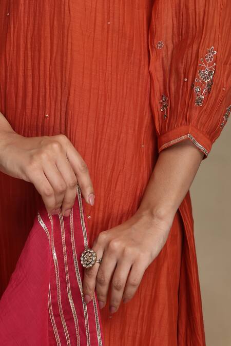 Buy_Weaver Story_Orange Chanderi, Cotton Satin Sequins, Embroidery V-neck Floral Kurta Set 