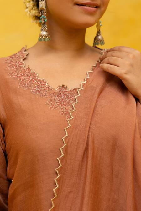 Mithi Supari_Pink Chanderi Embroidery, Zari Round Neck Resham And Kurta Set _Online_at_Aza_Fashions