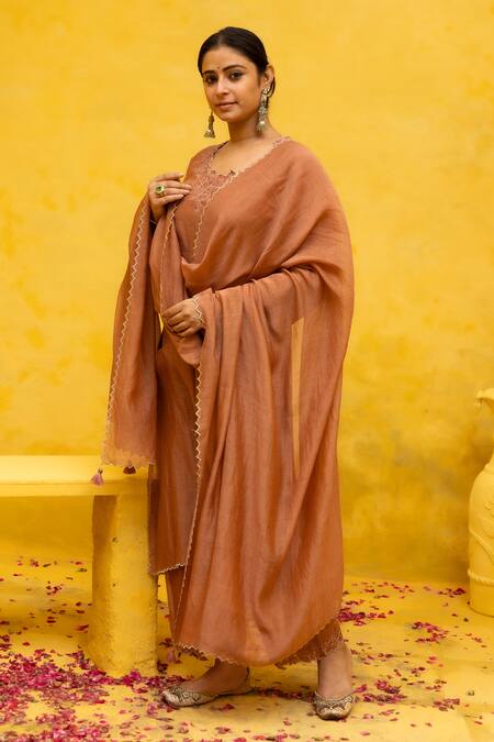 Shop_Mithi Supari_Pink Chanderi Embroidery, Zari Round Neck Resham And Kurta Set _Online_at_Aza_Fashions