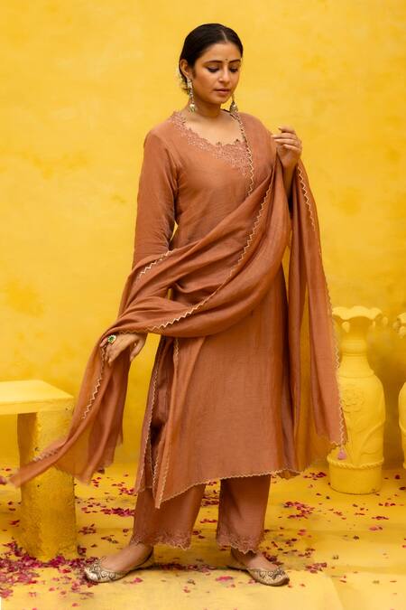 Buy_Mithi Supari_Pink Chanderi Embroidery, Zari Round Neck Resham And Kurta Set 