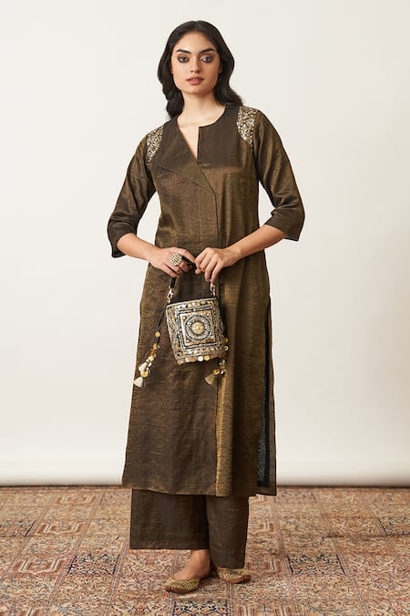 Vaaya Placement Sequin Embellished Kurta With Pant 