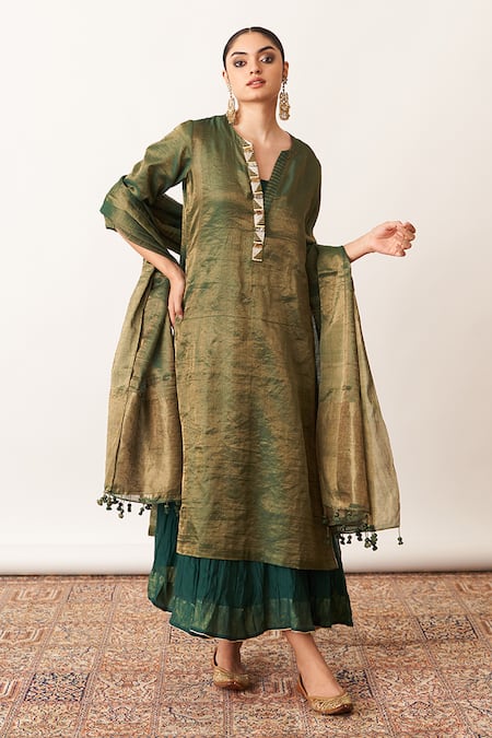 Shop Vaaya Green Chanderi Tassels Solid Dupatta With at Aza Fashions Shop_Vaaya_Green Chanderi Tassels Solid Dupatta With _at_Aza_Fashions