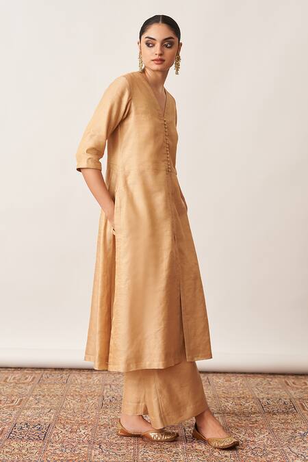 Vaaya Gold Chanderi, Handloom Cotton V-neck Solid V Kurta Pant Set Online at Aza Fashions Vaaya_Gold Chanderi, Handloom Cotton V-neck Solid V Kurta Pant Set_Online_at_Aza_Fashions