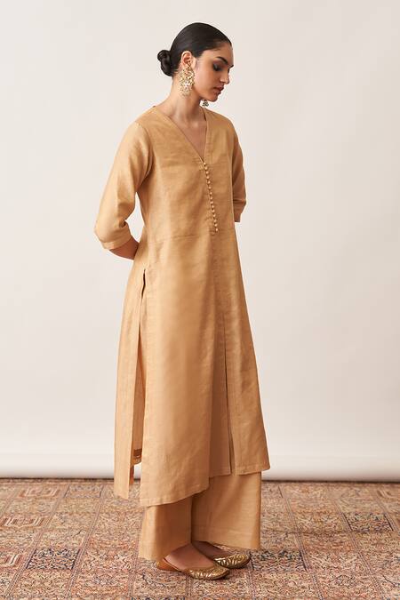 Shop Vaaya Gold Chanderi, Handloom Cotton V-neck Solid V Kurta Pant Set Online at Aza Fashions Shop_Vaaya_Gold Chanderi, Handloom Cotton V-neck Solid V Kurta Pant Set_Online_at_Aza_Fashions