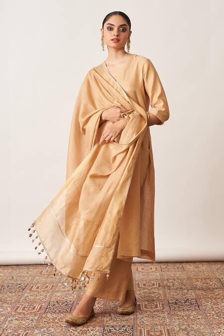 Vaaya Gold Chanderi, Handloom Cotton V-neck Solid V Kurta Pant Set at Aza Fashions Vaaya_Gold Chanderi, Handloom Cotton V-neck Solid V Kurta Pant Set_at_Aza_Fashions