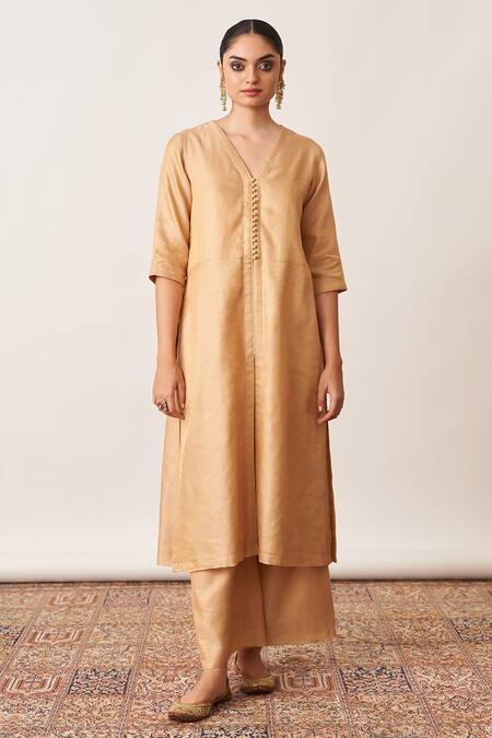 Buy Vaaya Gold Chanderi, Handloom Cotton V-neck Solid V Kurta Pant Set Buy_Vaaya_Gold Chanderi, Handloom Cotton V-neck Solid V Kurta Pant Set