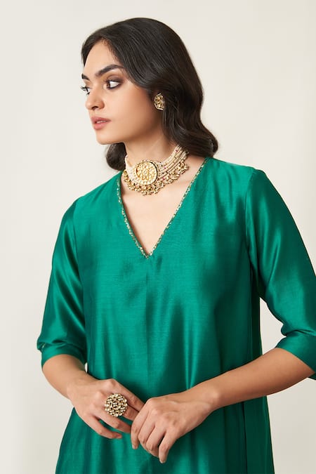 Vaaya_Green Silk, Chanderi Embroidery V-neck Emerald Kurta Set _Online_at_Aza_Fashions