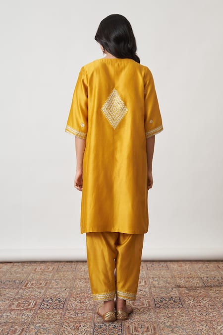 Vaaya Yellow Bloom Buta Embroidered Kurta Set 