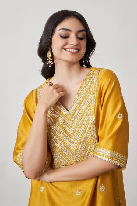 Vaaya_Yellow , Silk Embroidery V-neck Bloom Buta Kurta Set _at_Aza_Fashions