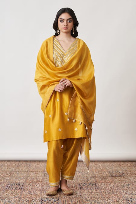 Buy_Vaaya_Yellow , Silk Embroidery V-neck Bloom Buta Kurta Set 
