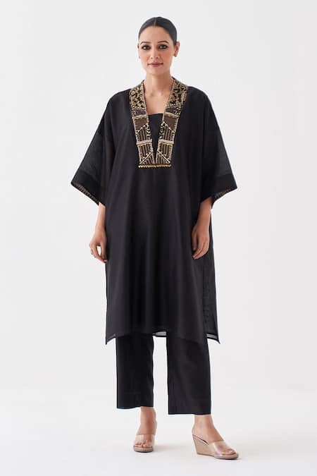 Vaaya Black Silk, Chanderi Embroidery V-neck Banarasi Patch Kurta Set Online at Aza Fashions Vaaya_Black Silk, Chanderi Embroidery V-neck Banarasi Patch Kurta Set _Online_at_Aza_Fashions