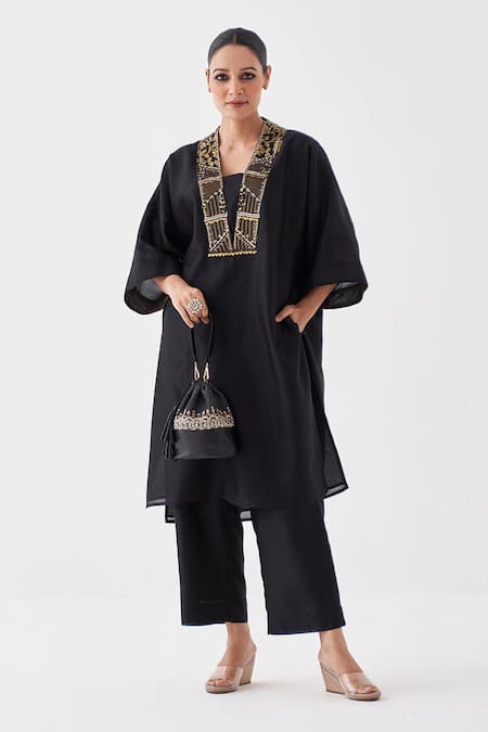 Shop Vaaya Black Silk, Chanderi Embroidery V-neck Banarasi Patch Kurta Set Online at Aza Fashions Shop_Vaaya_Black Silk, Chanderi Embroidery V-neck Banarasi Patch Kurta Set _Online_at_Aza_Fashions