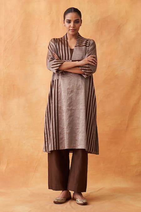 Shop_Vaaya_Silver Chanderi Patchwork V-neck Striped Kurta Set _Online_at_Aza_Fashions