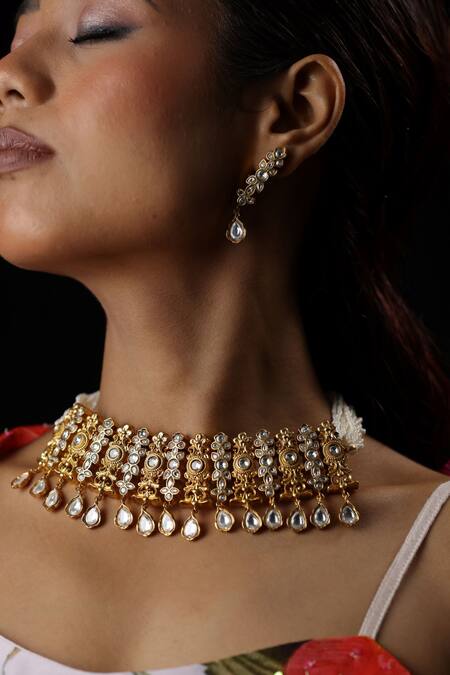 The Bling Girll Floral Choker Necklace Set 