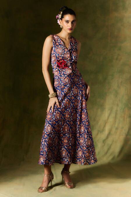 Buy Jodi Blue Silk Sequins, Beads V-neck Floral Handblock Print Waistcoat Online at Aza Fashions Buy_Jodi_Blue Silk Sequins, Beads V-neck Floral Handblock Print Waistcoat _Online_at_Aza_Fashions