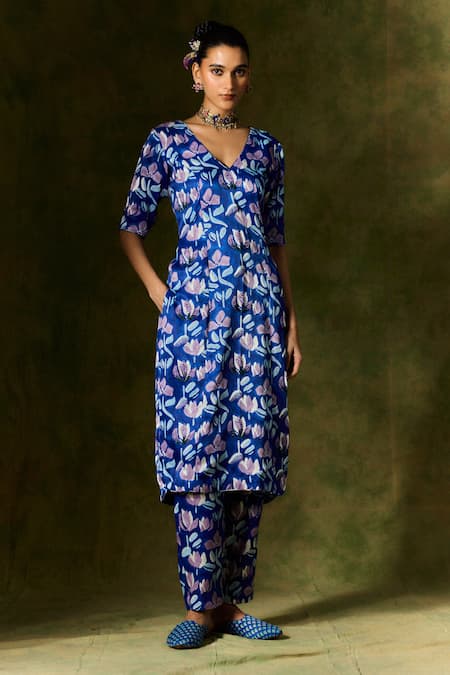 Shop Jodi Blue Silk Embroidery, Sequins V-neck Floral Print Kurta Set With Trouser at Aza Fashions Shop_Jodi_Blue Silk Embroidery, Sequins V-neck Floral Print Kurta Set With Trouser _at_Aza_Fashions