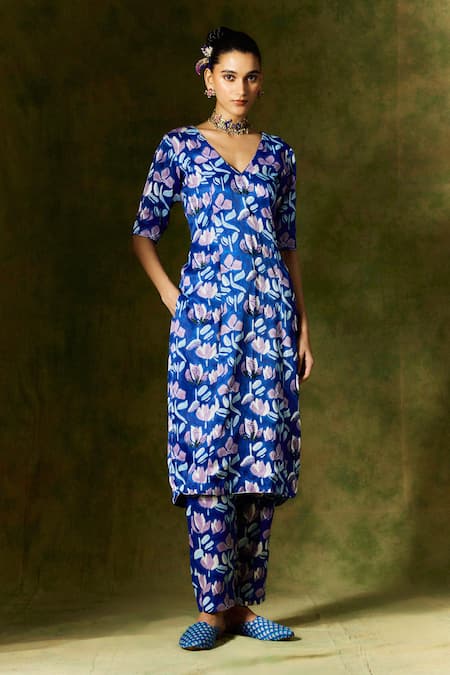 Shop Jodi Blue Silk, Organza Sequins, Embroidery V-neck Floral Print Kurta Set at Aza Fashions Shop_Jodi_Blue Silk, Organza Sequins, Embroidery V-neck Floral Print Kurta Set _at_Aza_Fashions