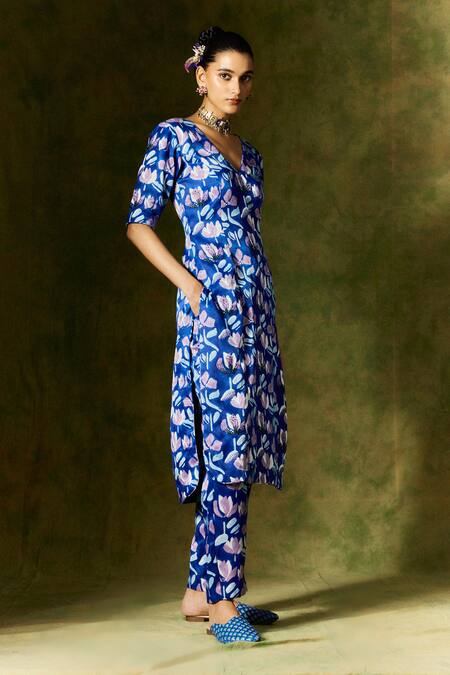 Jodi Blue Silk, Organza Sequins, Embroidery V-neck Floral Print Kurta Set Online at Aza Fashions Jodi_Blue Silk, Organza Sequins, Embroidery V-neck Floral Print Kurta Set _Online_at_Aza_Fashions