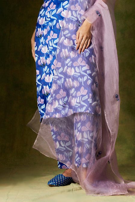 Buy Jodi Blue Silk, Organza Sequins, Embroidery V-neck Floral Print Kurta Set Online at Aza Fashions Buy_Jodi_Blue Silk, Organza Sequins, Embroidery V-neck Floral Print Kurta Set _Online_at_Aza_Fashions