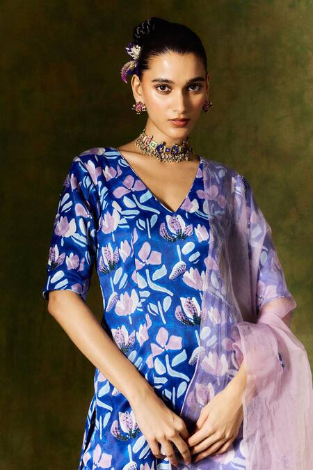 Shop Jodi Blue Silk, Organza Sequins, Embroidery V-neck Floral Print Kurta Set Online at Aza Fashions Shop_Jodi_Blue Silk, Organza Sequins, Embroidery V-neck Floral Print Kurta Set _Online_at_Aza_Fashions