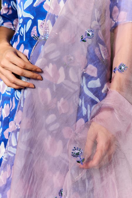 Buy Jodi Blue Silk, Organza Sequins, Embroidery V-neck Floral Print Kurta Set Buy_Jodi_Blue Silk, Organza Sequins, Embroidery V-neck Floral Print Kurta Set