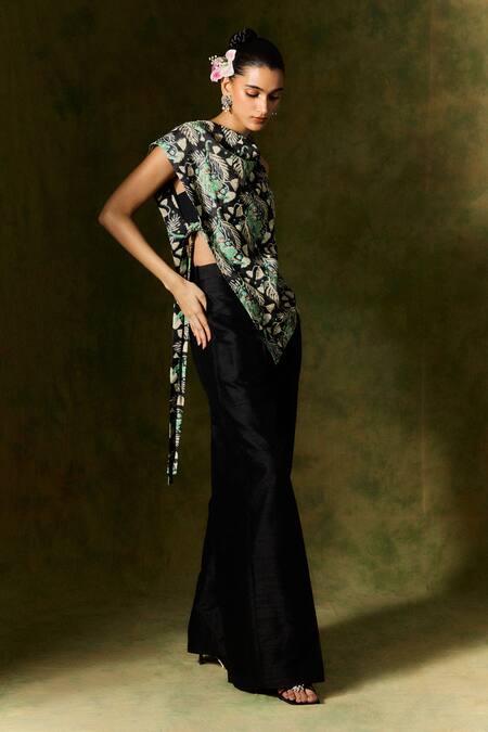 Jodi Black Silk Pleated High Waist Trouser Online at Aza Fashions Jodi_Black Silk Pleated High Waist Trouser _Online_at_Aza_Fashions