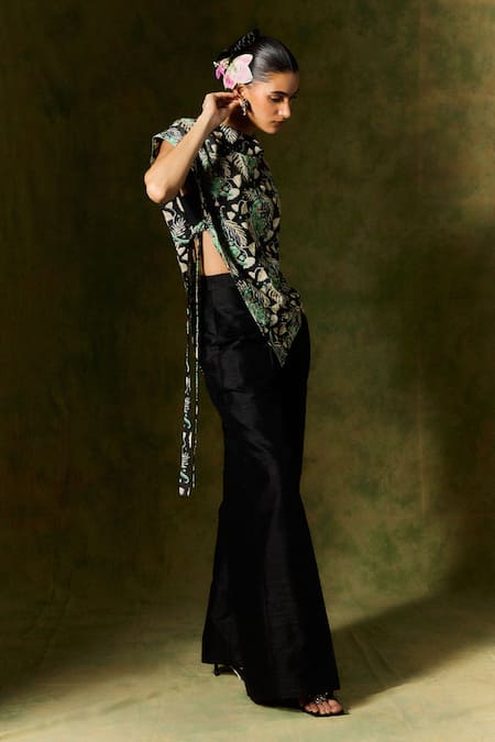 Buy Jodi Black Silk Pleated High Waist Trouser Online at Aza Fashions Buy_Jodi_Black Silk Pleated High Waist Trouser _Online_at_Aza_Fashions