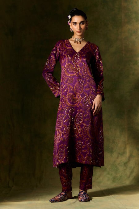 Shop Jodi Wine Maheshwari, Silk Sequins, Beads V-neck Abstract Floral Kurta Set at Aza Fashions Shop_Jodi_Wine Maheshwari, Silk Sequins, Beads V-neck Abstract Floral Kurta Set _at_Aza_Fashions