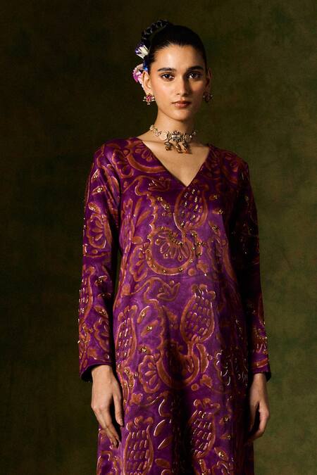 Jodi Wine Maheshwari, Silk Sequins, Beads V-neck Abstract Floral Kurta Set Online at Aza Fashions Jodi_Wine Maheshwari, Silk Sequins, Beads V-neck Abstract Floral Kurta Set _Online_at_Aza_Fashions