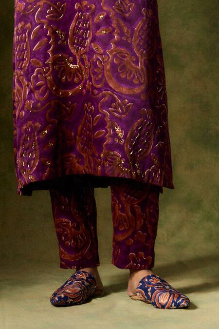 Shop Jodi Wine Maheshwari, Silk Sequins, Beads V-neck Abstract Floral Kurta Set Online at Aza Fashions Shop_Jodi_Wine Maheshwari, Silk Sequins, Beads V-neck Abstract Floral Kurta Set _Online_at_Aza_Fashions