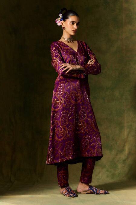 Buy Jodi Wine Maheshwari, Silk Sequins, Beads V-neck Abstract Floral Kurta Set Buy_Jodi_Wine Maheshwari, Silk Sequins, Beads V-neck Abstract Floral Kurta Set