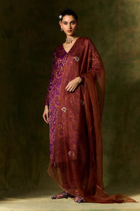 Shop Jodi Wine Organza, Silk Sequins, Beads V-neck Abstract Floral Handblock Kurta Set at Aza Fashions Shop_Jodi_Wine Organza, Silk Sequins, Beads V-neck Abstract Floral Handblock Kurta Set _at_Aza_Fashions
