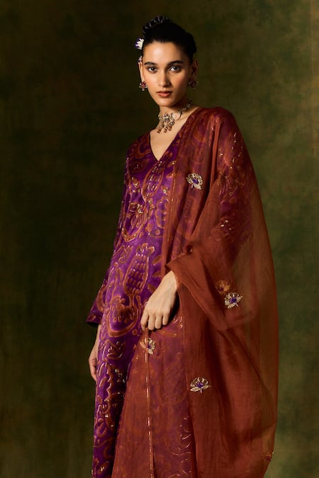 Buy Jodi Wine Organza, Silk Sequins, Beads V-neck Abstract Floral Handblock Kurta Set Online at Aza Fashions Buy_Jodi_Wine Organza, Silk Sequins, Beads V-neck Abstract Floral Handblock Kurta Set _Online_at_Aza_Fashions