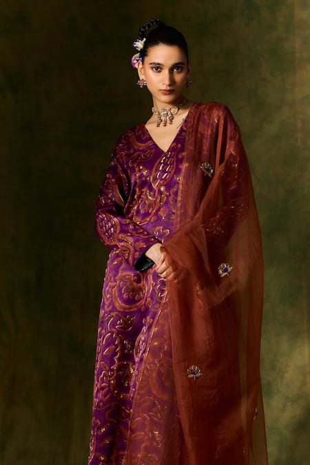 Shop Jodi Wine Organza, Silk Sequins, Beads V-neck Abstract Floral Handblock Kurta Set Online at Aza Fashions Shop_Jodi_Wine Organza, Silk Sequins, Beads V-neck Abstract Floral Handblock Kurta Set _Online_at_Aza_Fashions