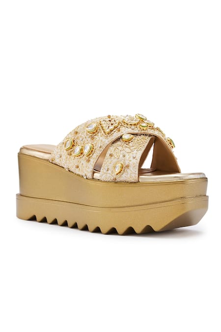 Anaar_Gold Stones, Zari, Crystals Vintage Vanity Jadau Heels _Online_at_Aza_Fashions