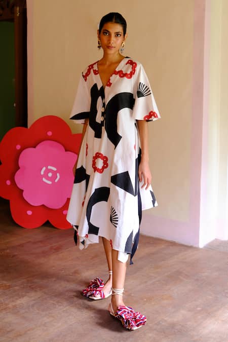 Shop Jodi White Cotton V-neck Geometric Handblock Print Midi Dress at Aza Fashions Shop_Jodi_White Cotton V-neck Geometric Handblock Print Midi Dress _at_Aza_Fashions
