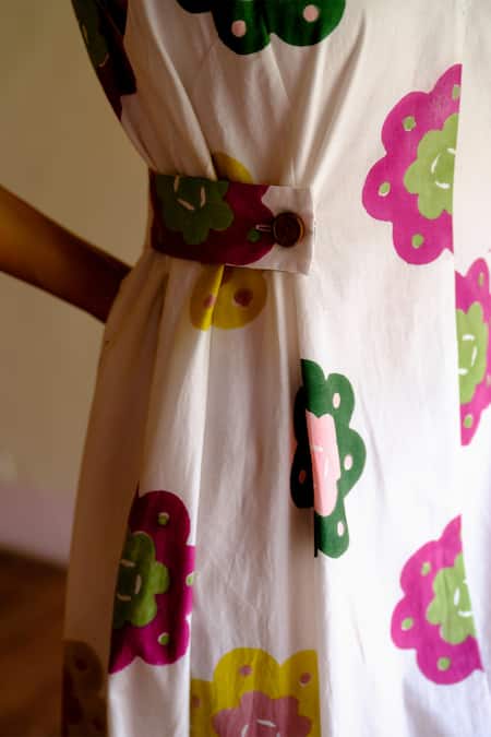 Jodi White Cotton V-neck Floral Handblock Print Midi Dress Online at Aza Fashions Jodi_White Cotton V-neck Floral Handblock Print Midi Dress _Online_at_Aza_Fashions