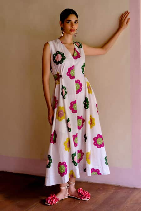 Shop Jodi White Cotton V-neck Floral Handblock Print Midi Dress at Aza Fashions Shop_Jodi_White Cotton V-neck Floral Handblock Print Midi Dress _at_Aza_Fashions
