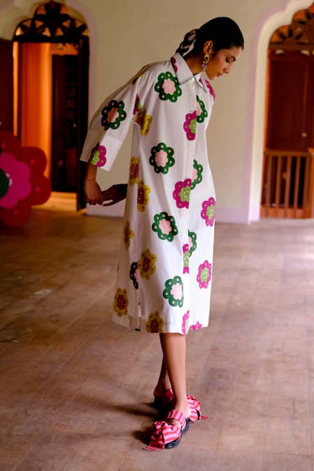 Shop Jodi White Cotton Collared Floral Handblock Print Shirt Dress at Aza Fashions Shop_Jodi_White Cotton Collared Floral Handblock Print Shirt Dress _at_Aza_Fashions