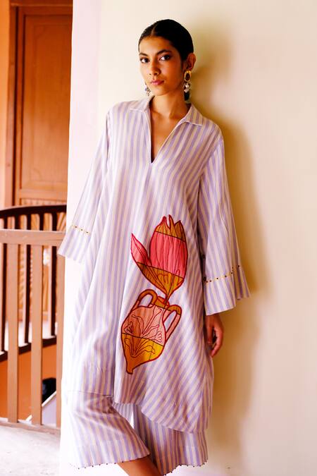 Jodi_Blue Handloom Cotton Embroidery, Applique Collared Striped Flower Vase Kurta _Online_at_Aza_Fashions
