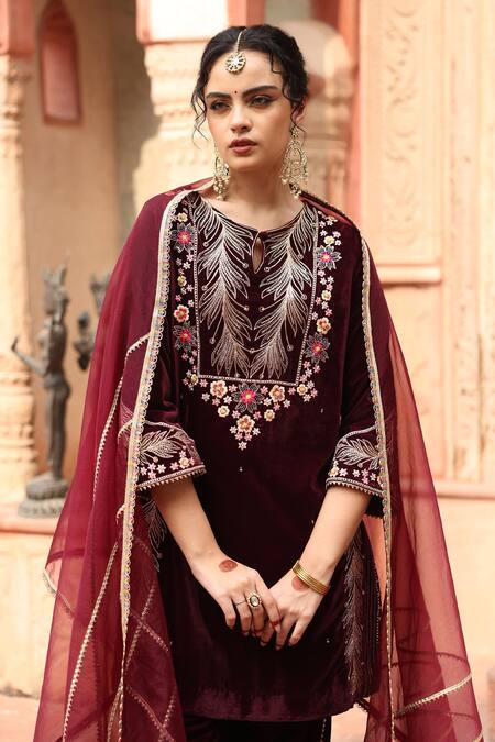 Ajiesh Oberoi_Wine Velvet, Organza Embroidery, Gota Patti Split V-neck Floral Kurta Set _Online_at_Aza_Fashions