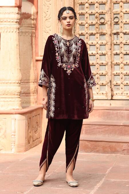 Buy_Ajiesh Oberoi_Wine Velvet, Organza Embroidery, Gota Patti Split V-neck Floral Kurta Set _Online_at_Aza_Fashions