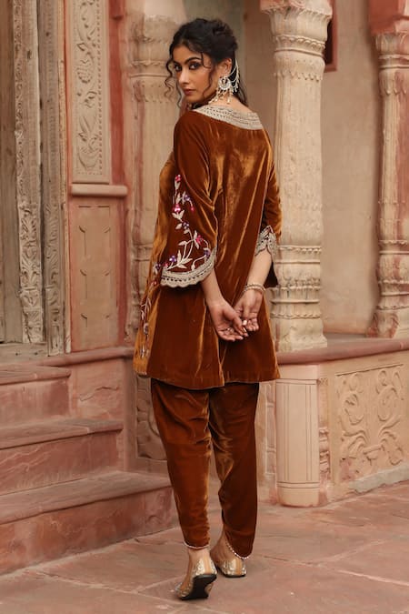 Ajiesh Oberoi Honey Gold Velvet Gota Embroidered Kurta Set 