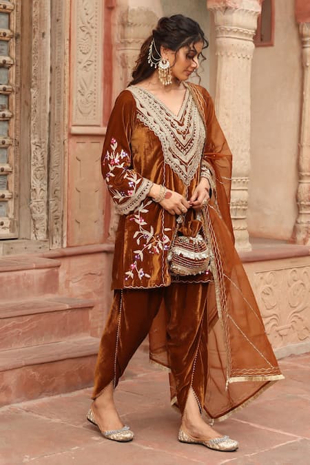 Shop_Ajiesh Oberoi_Brown Velvet, Organza Embroidery, Gota Patti V-neck Honey Gold Kurta Set _Online_at_Aza_Fashions