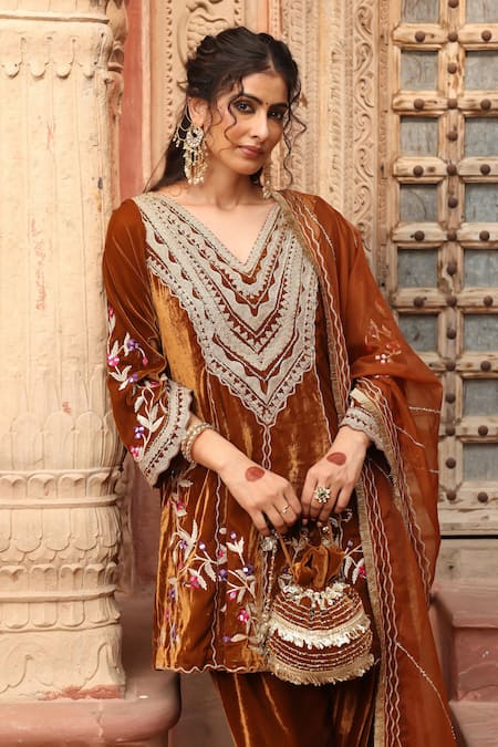 Ajiesh Oberoi_Brown Velvet, Organza Embroidery, Gota Patti V-neck Honey Gold Kurta Set _at_Aza_Fashions